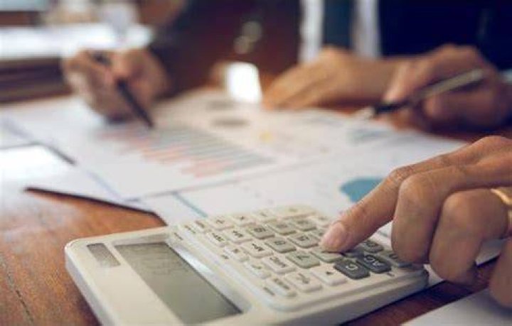 What are restricted share rights?