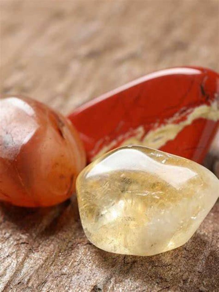 What chakra does carnelian connect to?