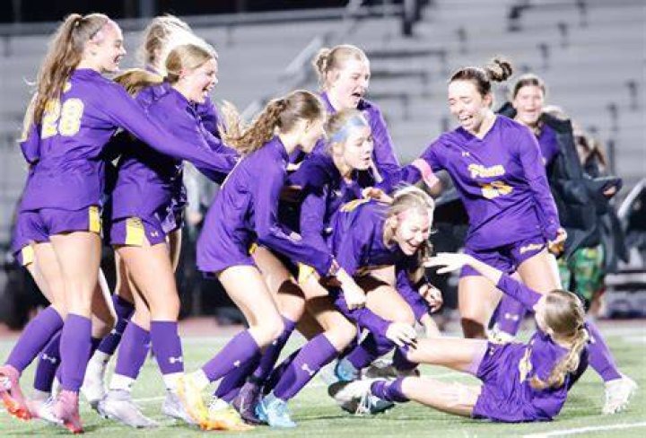 What colleges have good girls soccer?