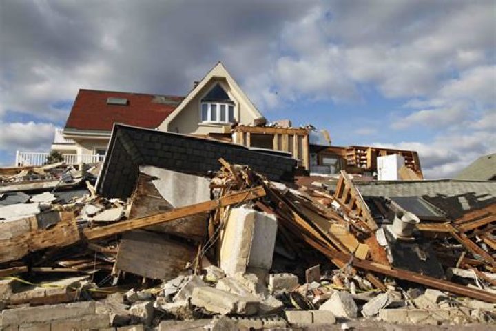 What damage can hurricanes cause to homes?