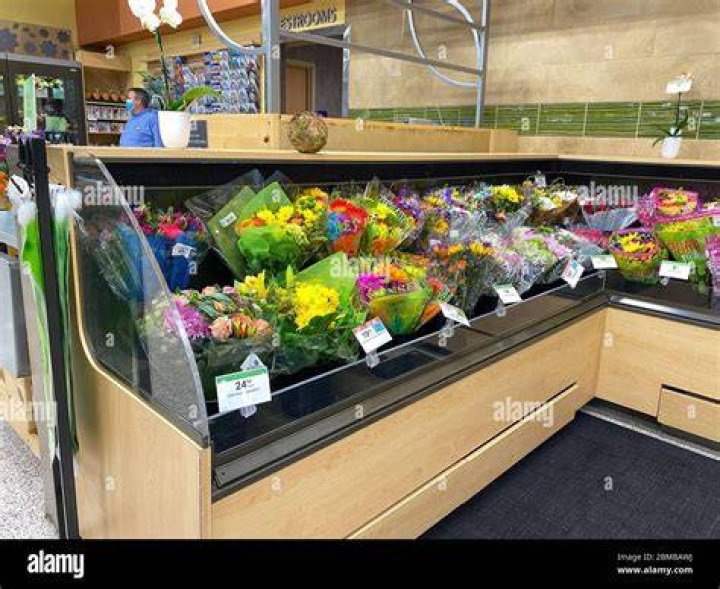 What do floral clerks do at Publix?