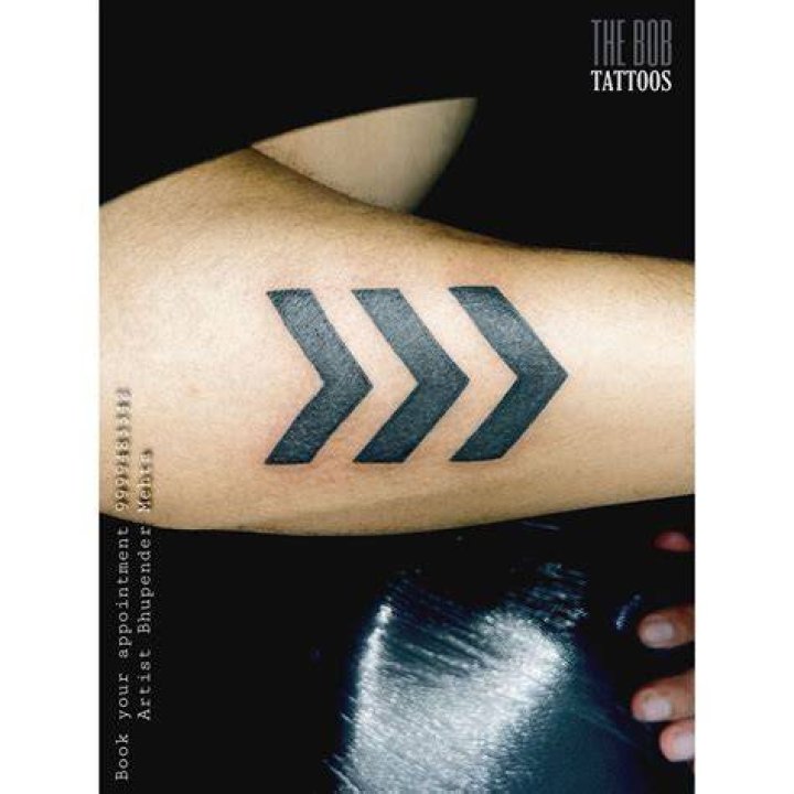 What does 3 arrow tattoo mean?
