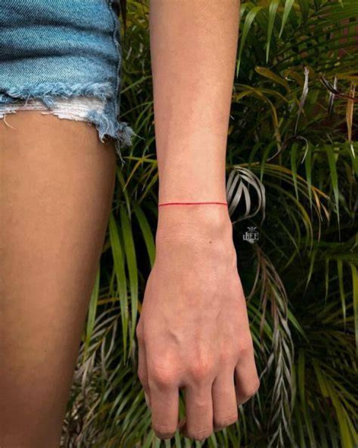 What does a red string on your wrist mean?