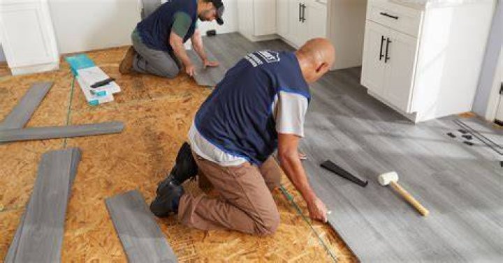 What does a vinyl installer do?