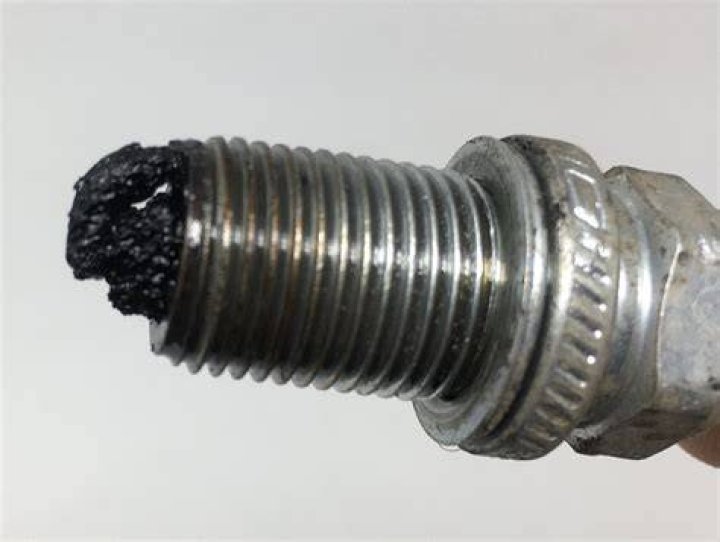 What does carbon buildup on spark plug mean?