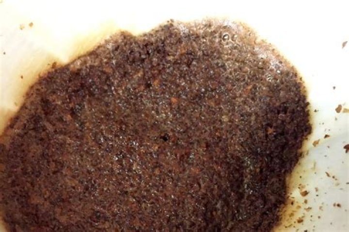 What does coffee grounds stool look like?