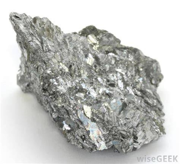 What does natural palladium look like?
