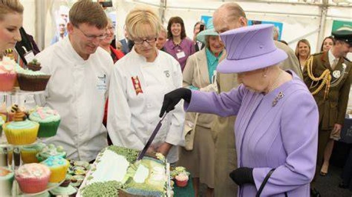 What does Queen Elizabeth eat?
