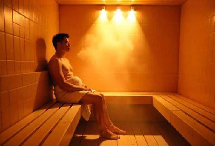 What does steam bath do to the body?