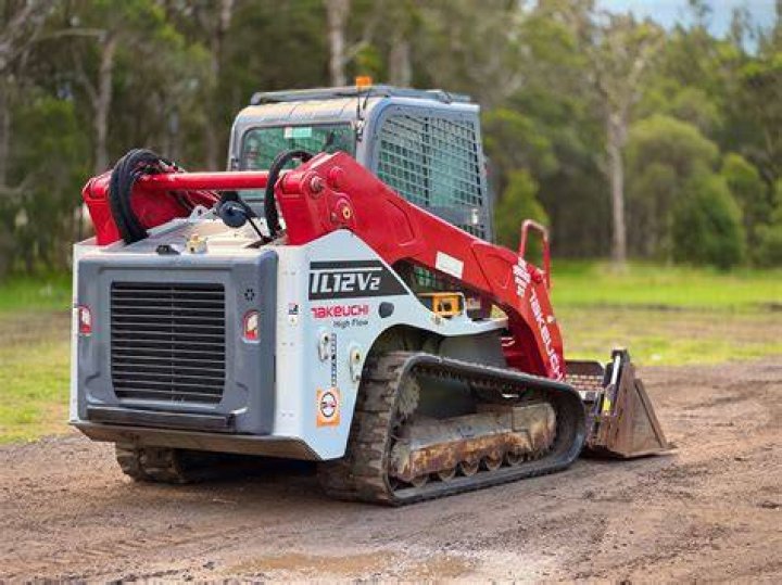What engine is in Takeuchi skid steer?