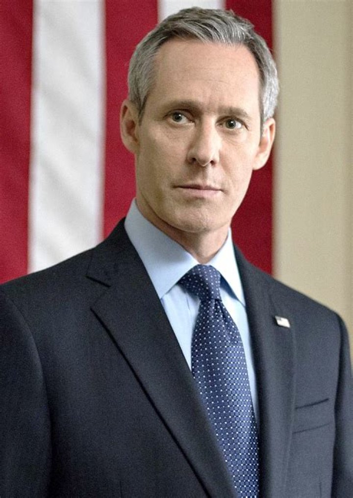 What happened to Walker in House of Cards?