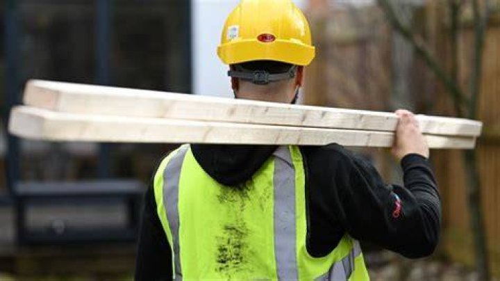 What is a self-employed builder?