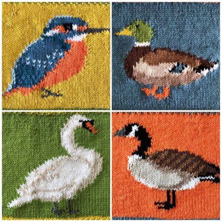 What is an intarsia knitting pattern?