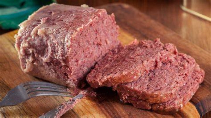 What is corned beef taste like?