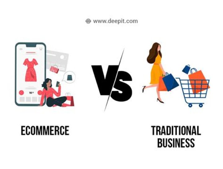 What is difference between ecommerce and traditional commerce?