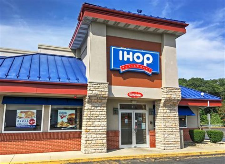 What is IHOP minimum wage?