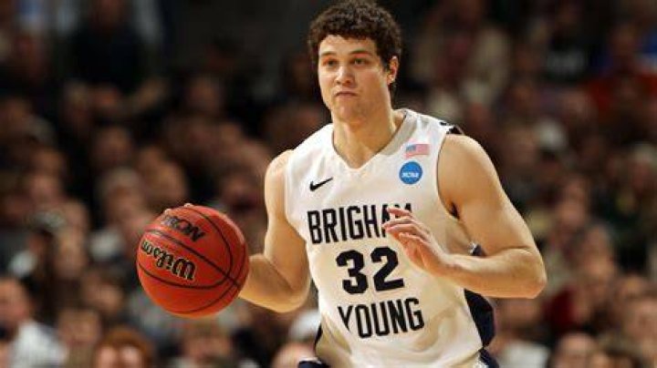 What is Jimmer Fredette salary in China?