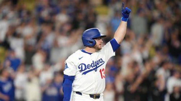 What is Max Muncy salary?