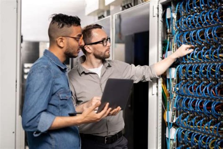 What is network support specialist?