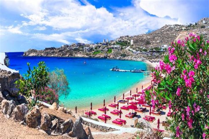 What is nicest beach in Mykonos?
