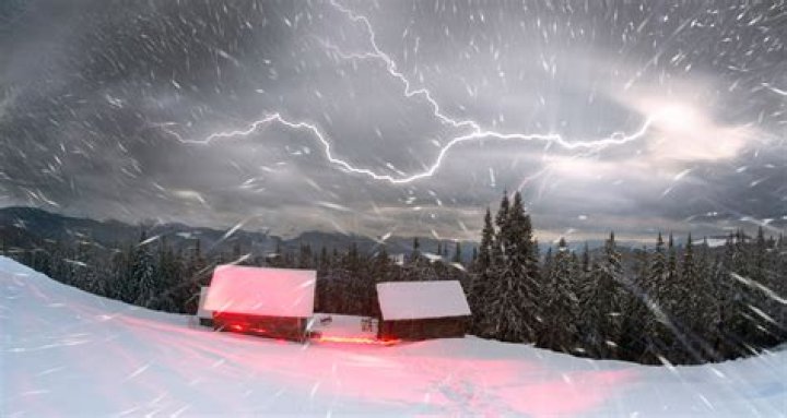 What is snow thunder?