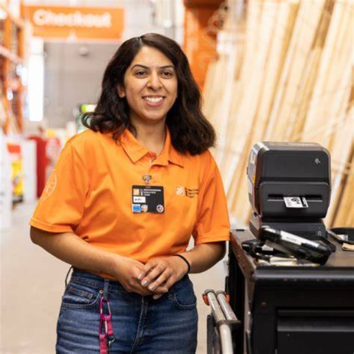 What is starting pay at Homedepot?