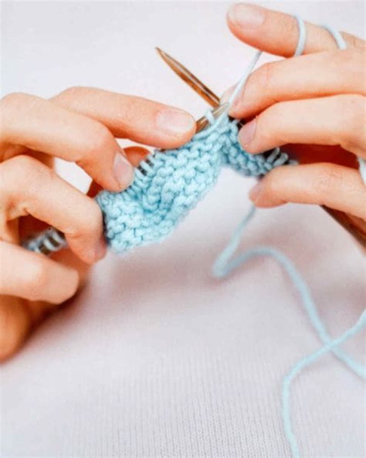 What is the easiest type of knitting to learn?