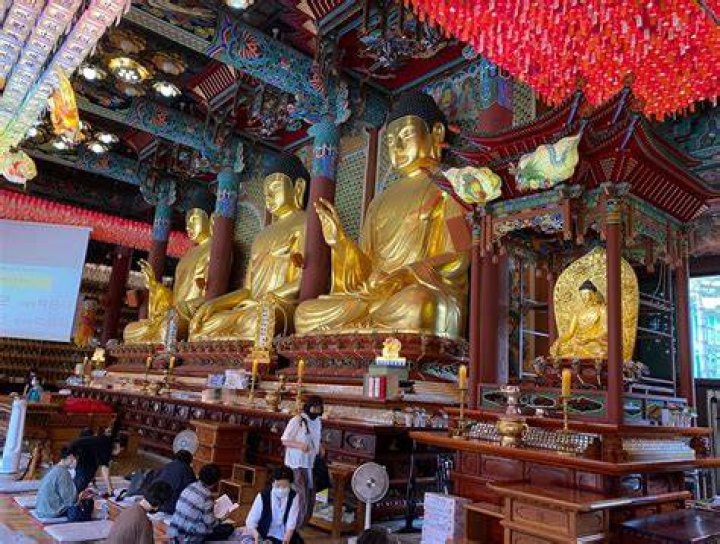 What is the main religion in South Korea?