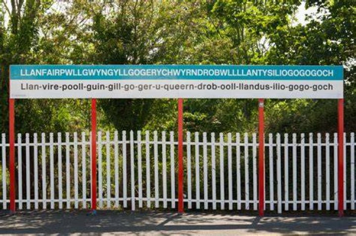 What is the meaning of Llanfairpwllgwyngyllgogerychwyrndrobwllllantysiliogogogoch?