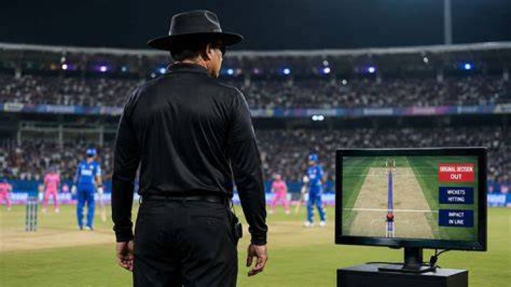 What is the salary of umpire in cricket in India?