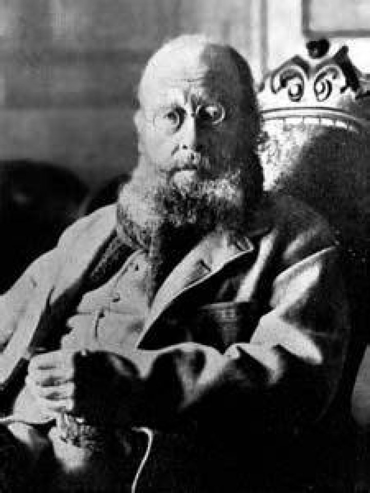 What kind of friends does the poet Edward Lear have?