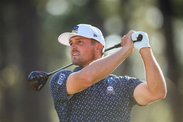 What kind of grip does Bryson DeChambeau use?