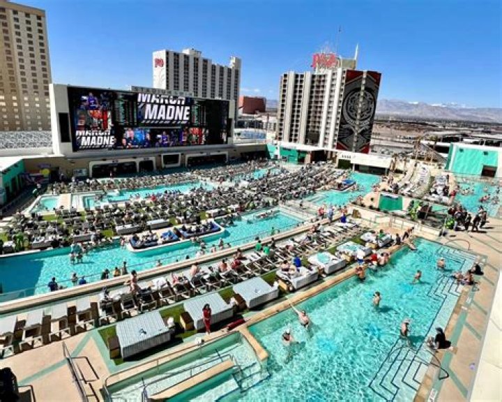What months Can you swim in Las Vegas?