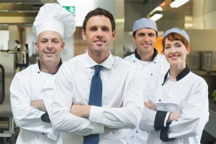 What qualifications do I need to be a restaurant owner?