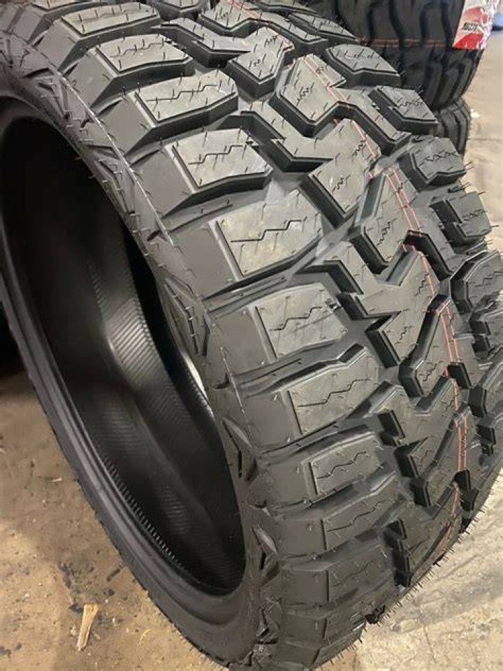 What size tire is a 33 12.50 r20?