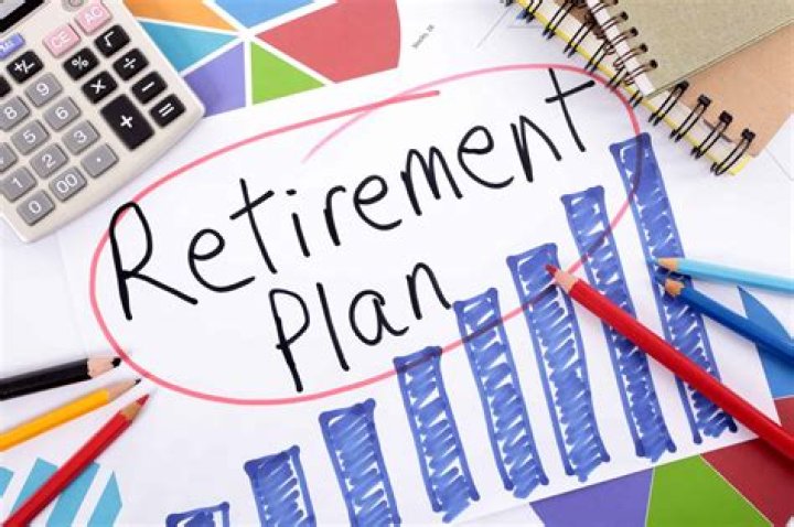 What type of retirement plan do government employees get?