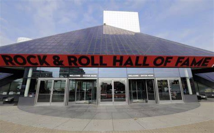 What was historically significant about Aretha's induction into the Rock and Roll Hall of Fame?