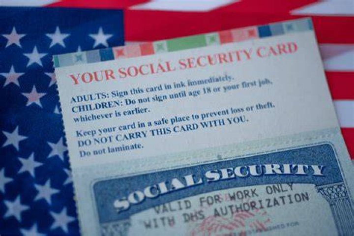 When you become a US citizen Do you have to notify Social Security?