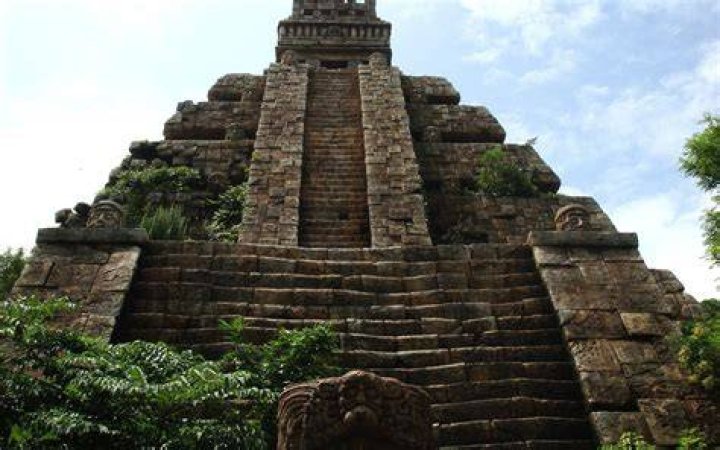 Where are Aztec temples?