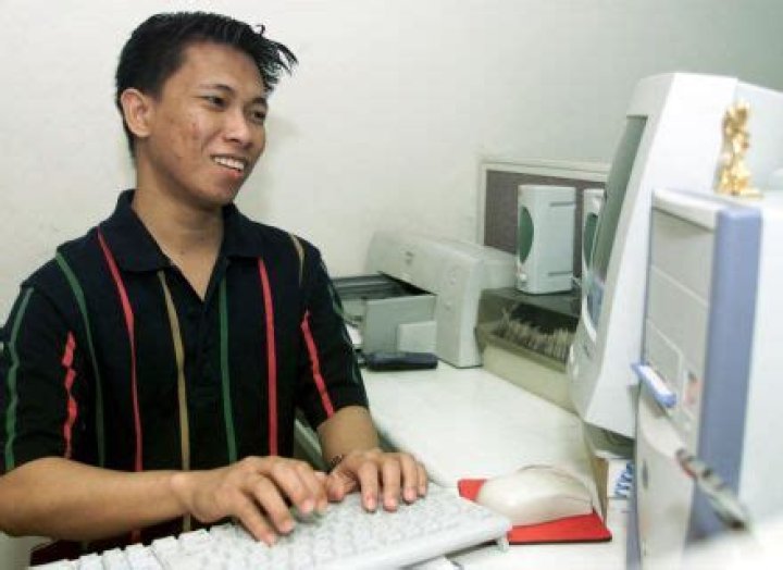 Where is Onel de Guzman right now?