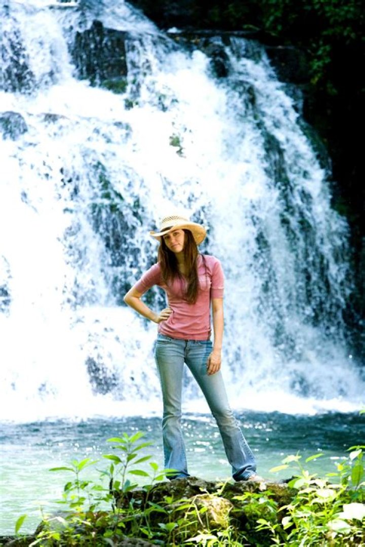 Where is the waterfall in the Hannah Montana movie?