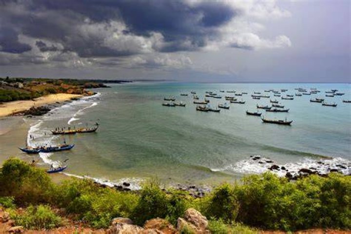 Which sea is in Ghana?
