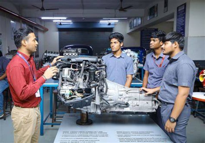 Which university has automobile engineering?