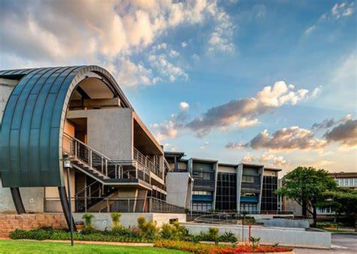 Which university is best for Architecture in South Africa?