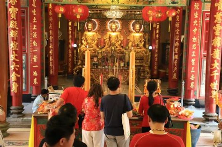 Who do the Chinese pray to?