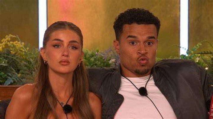 Who is Chloe dating from Love Island?