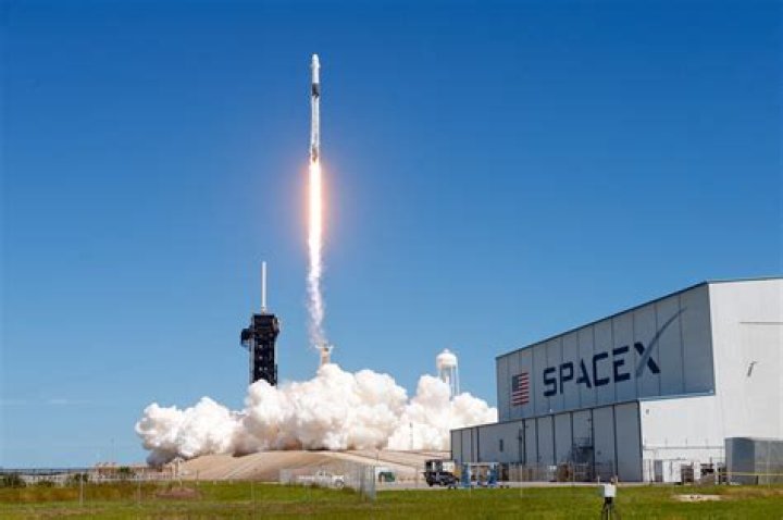 Who is in spacex?