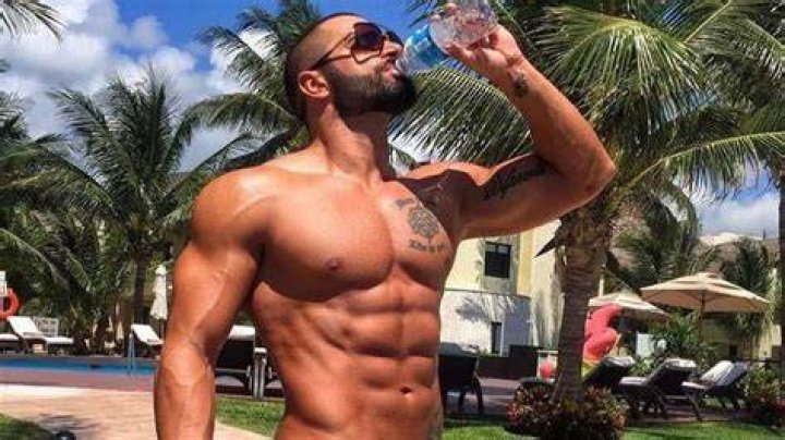 Who is Lazar dating?