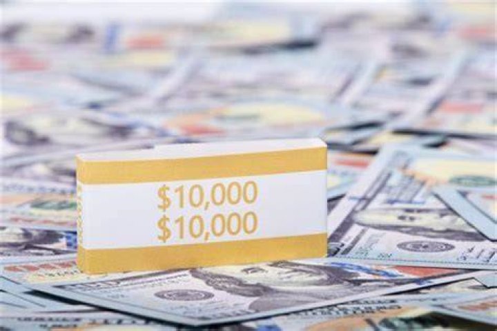 Who is making 400, 000 dollars per year?