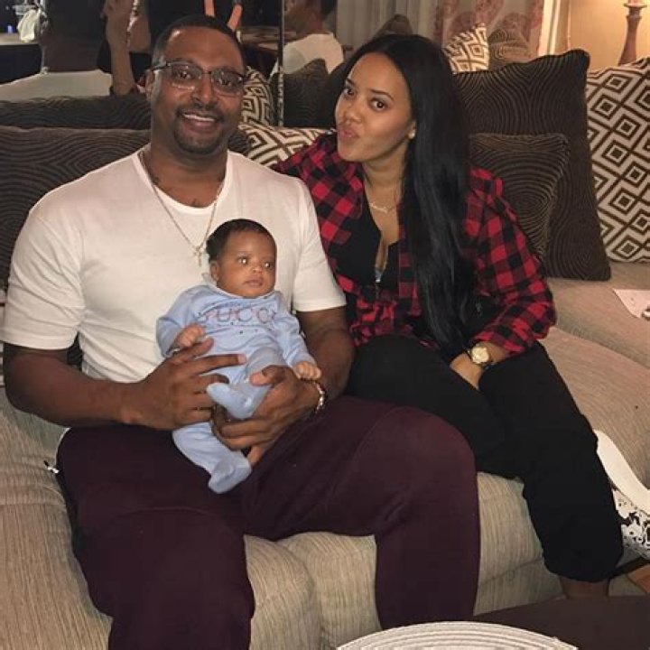 Who is the father to Angela Simmons son?